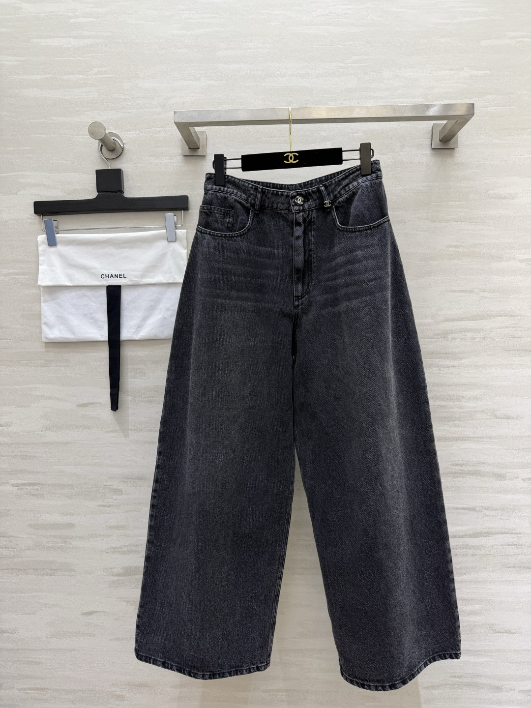 NO:932313,ChaneA Jenny's same style denim wide-leg pants. Original purchase and development. High-quality customization. Available in stock first size 36/38/40 (), Chanel-clothing, chanel, chanel,19860909ChaneA 珍妮同款牛仔阔腿裤 原版购入开发 高品质定制 现货首发size36/38/40（）,香奈儿-服装,chanel,chanel,,Women's clothing
