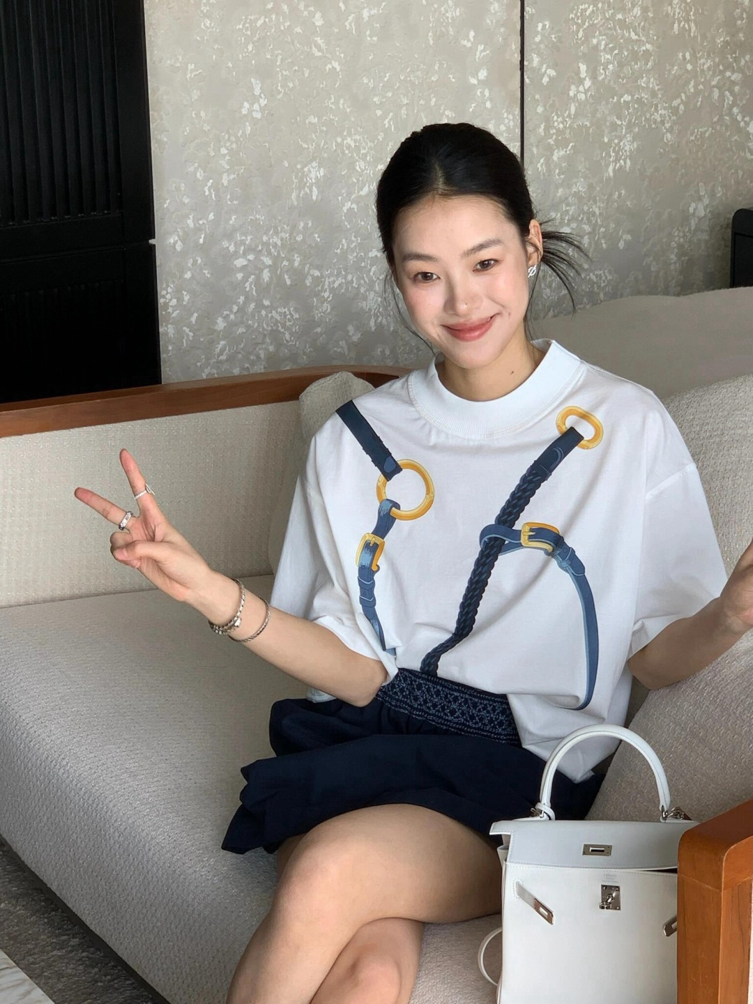：𝐇𝐞𝐫𝐦𝐞𝐬 绳扣印花白T 标志性马术绳带印花 图案精致立体 纯白底色干净清爽 不挑穿搭风格 宽松版型 上身松弛显瘦 