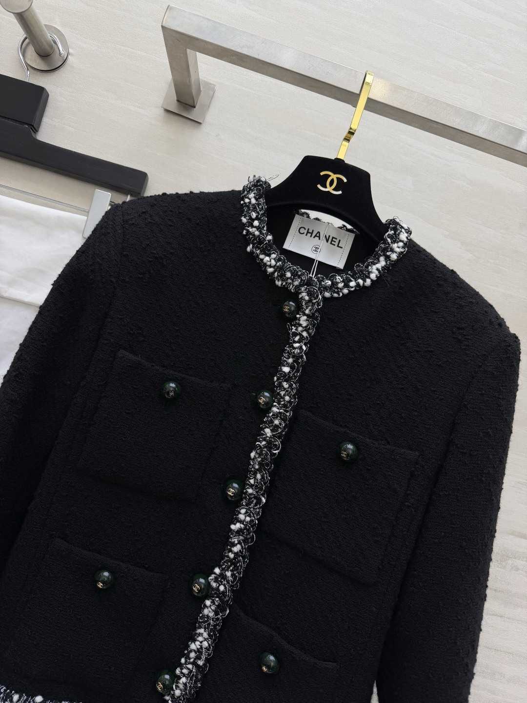 Chane♡²⁶A高级手工坊 翡翠扣粗花呢外套 100%桑蚕丝内衬 原版购入开发 高品质定制 现货首发size：36/3