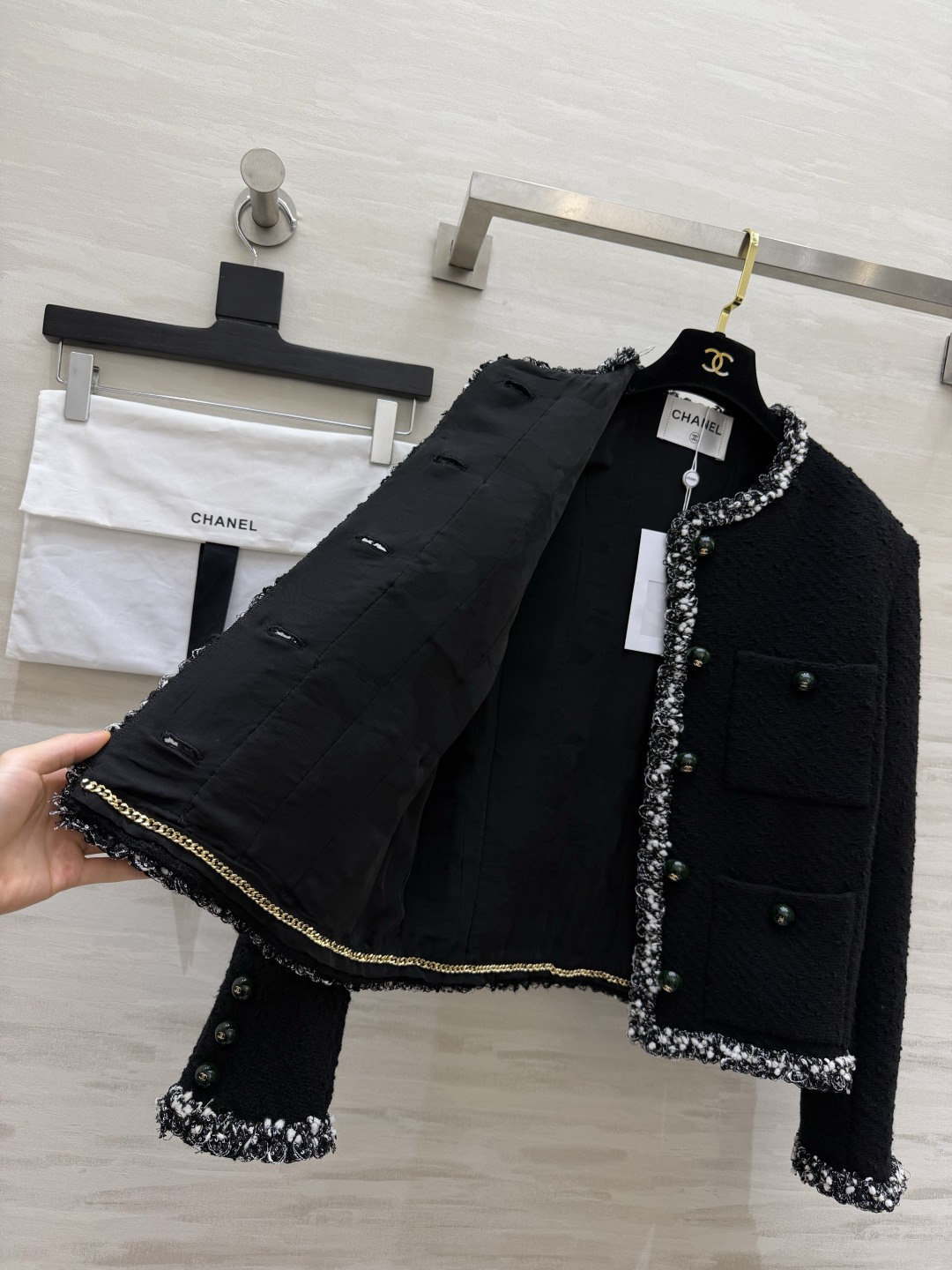 Chane♡²⁶A高级手工坊 翡翠扣粗花呢外套 100%桑蚕丝内衬 原版购入开发 高品质定制 现货首发size：36/3