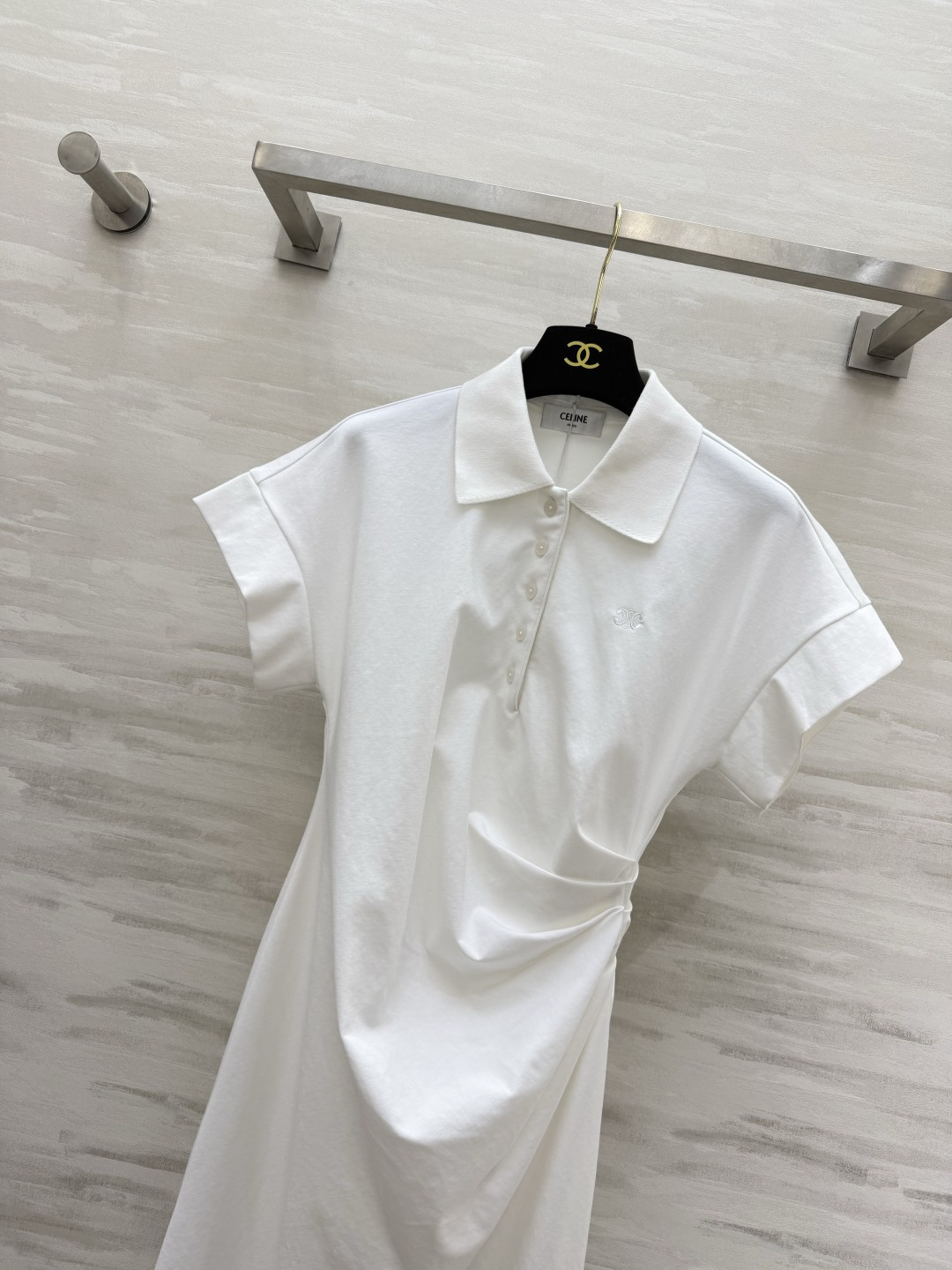 Celin♡²⁶Polo领连衣裙｜黑白两色 经典Polo翻领设计 简约学院气质 胸前精致凯旋门小刺绣 低调标识不张扬 侧