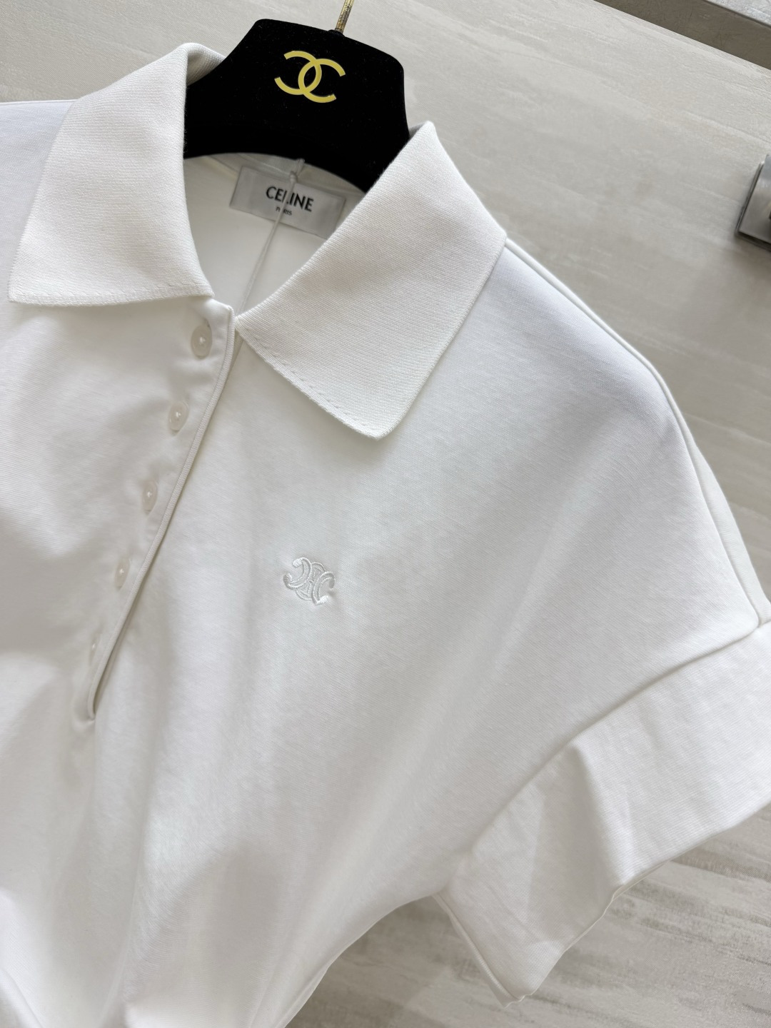 Celin♡²⁶Polo领连衣裙｜黑白两色 经典Polo翻领设计 简约学院气质 胸前精致凯旋门小刺绣 低调标识不张扬 侧