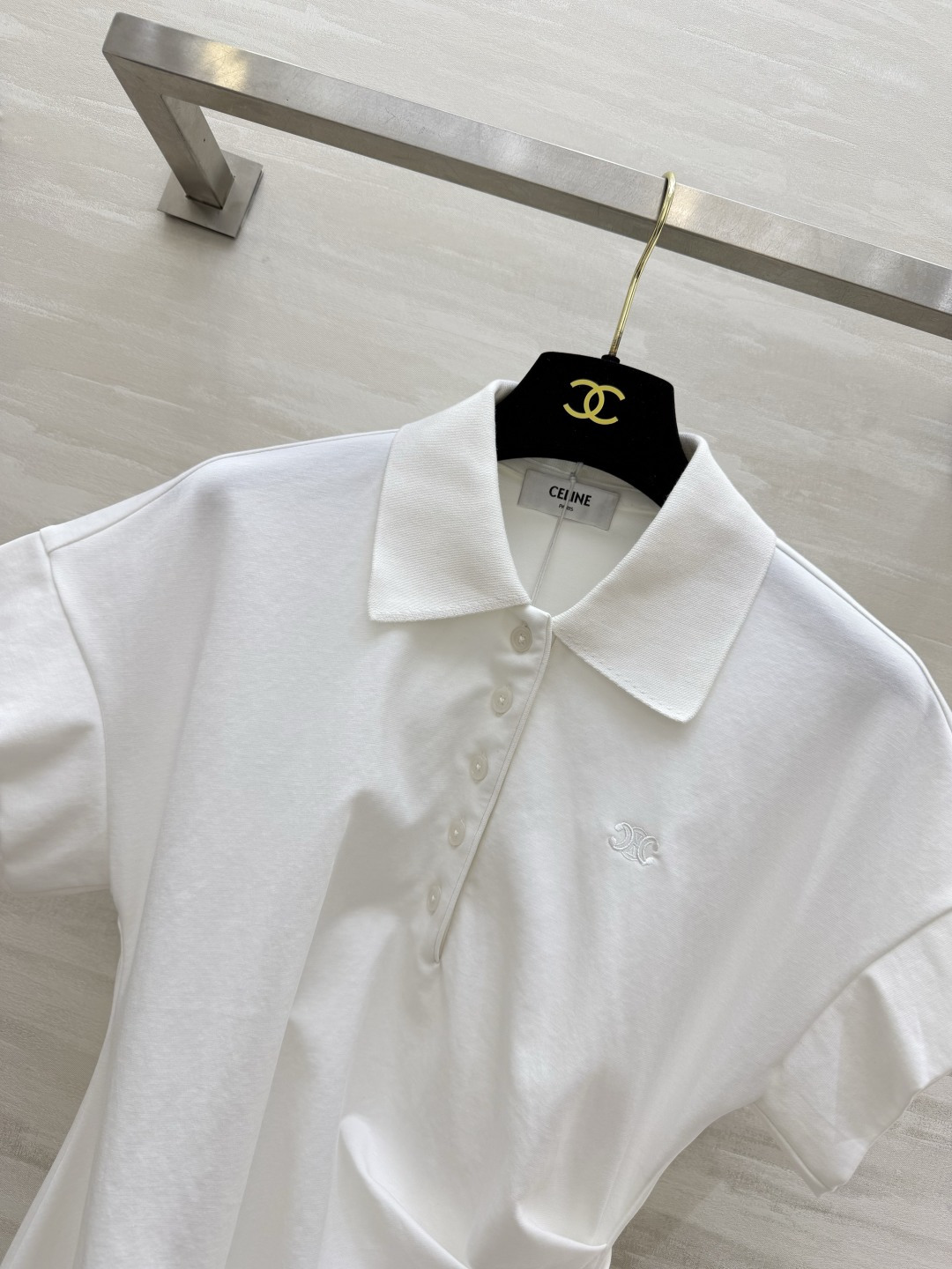 Celin♡²⁶Polo领连衣裙｜黑白两色 经典Polo翻领设计 简约学院气质 胸前精致凯旋门小刺绣 低调标识不张扬 侧
