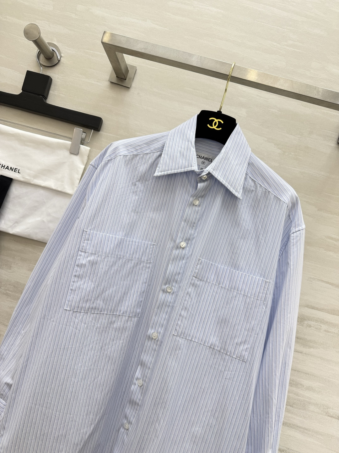 Chane♡²⁶蓝白条纹宽松长款衬衫 双口袋工装设计｜红色刺绣细节 慵懒廓形 单穿叠穿两相宜 高品质定制 现货首发siz