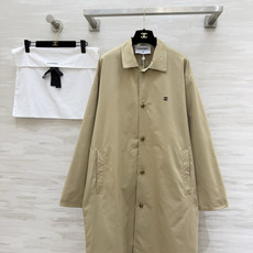 #Chane♡中古卡其色风衣 纯棉面料 内衬条纹设计质感挺阔又舒适 宽松版型 包容性强 适合多种身材!正面双口袋配经典双 #Chane♡中古卡其色风衣 纯棉面料 内衬条纹设计质感挺阔又舒适 宽松版型 包容性强 适合多种身材!正面双口袋配经典双