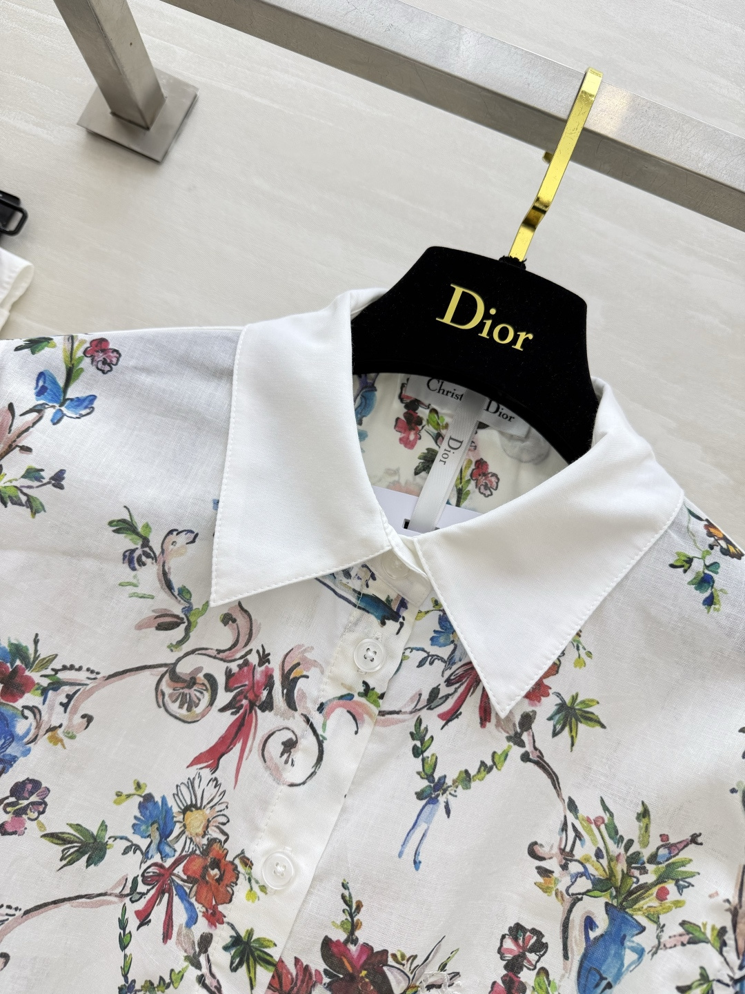 DIO♡²⁶花卉绑带衬衫 复古手绘花瓶印花太戳少女心 前襟可打结 短款露腰显比例 轻薄棉料 清爽不闷 搭半裙/牛仔裤都绝