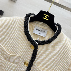 法式千金标配|Chane♡²⁶软花呢外套 柔和奶白色调弱化花呢硬朗感 手工黑绳滚边碰撞复古金扣 细节处处显贵 利落短款剪 法式千金标配|Chane♡²⁶软花呢外套 柔和奶白色调弱化花呢硬朗感 手工黑绳滚边碰撞复古金扣 细节处处显贵 利落短款剪