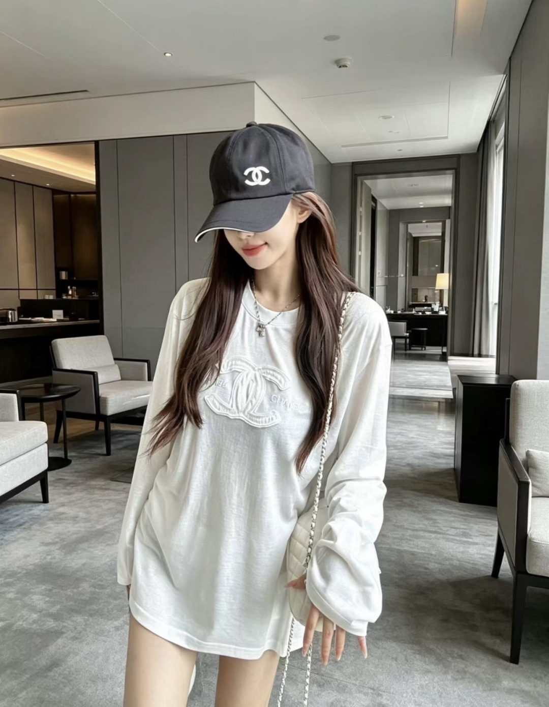 Chane♡²⁶刺绣长袖上衣 两色现货 同色双C刺绣 低调显贵 宽松落肩版型 显瘦不挑身材 轻薄透气面料 纯净白/温柔裸