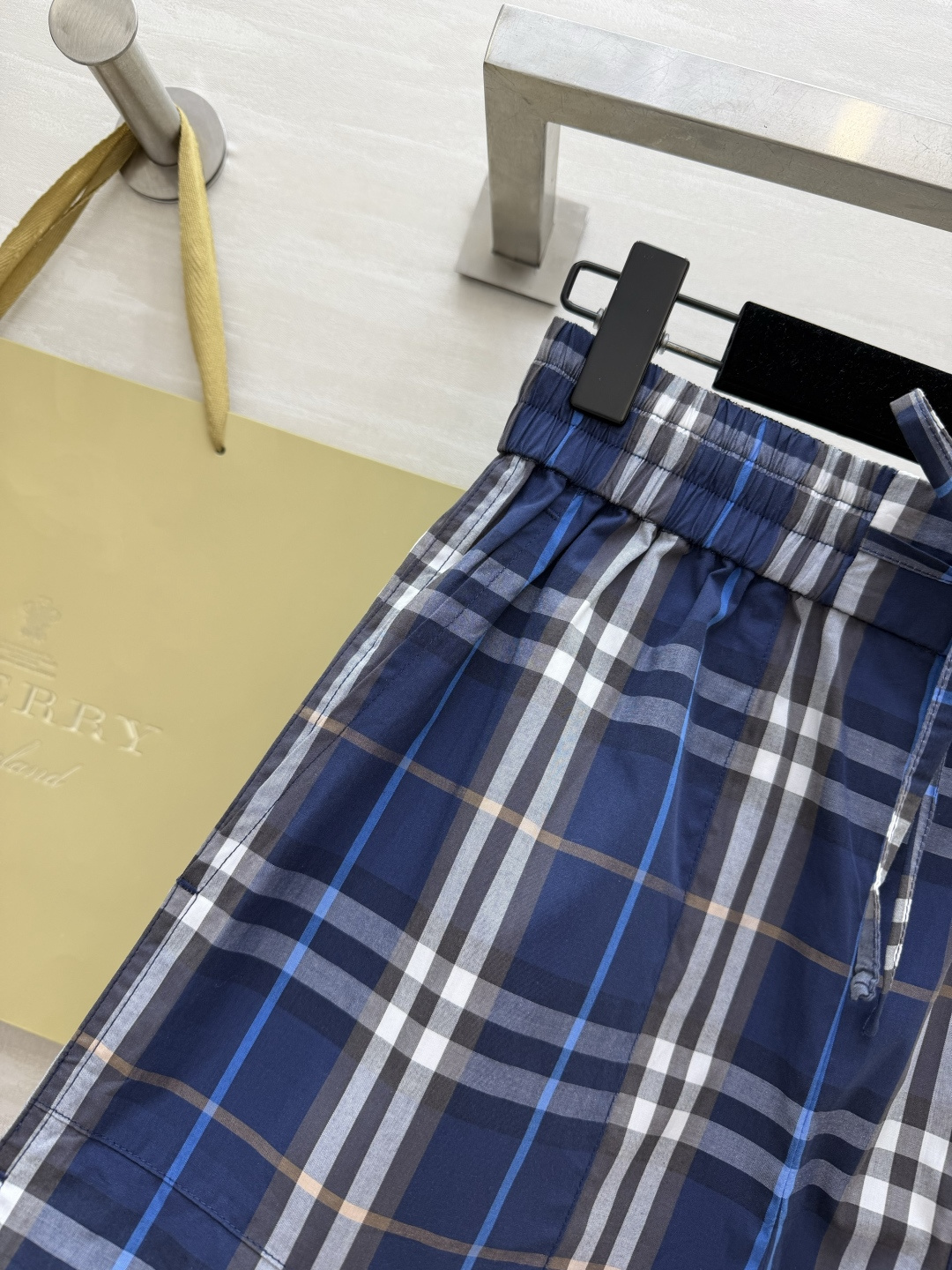 Burberr♡²⁶复古格纹短裤｜夏日刚需单品 松紧腰宽松版型 舒服又显瘦 经典格纹永不过时 百搭所有上衣 出门随便一套