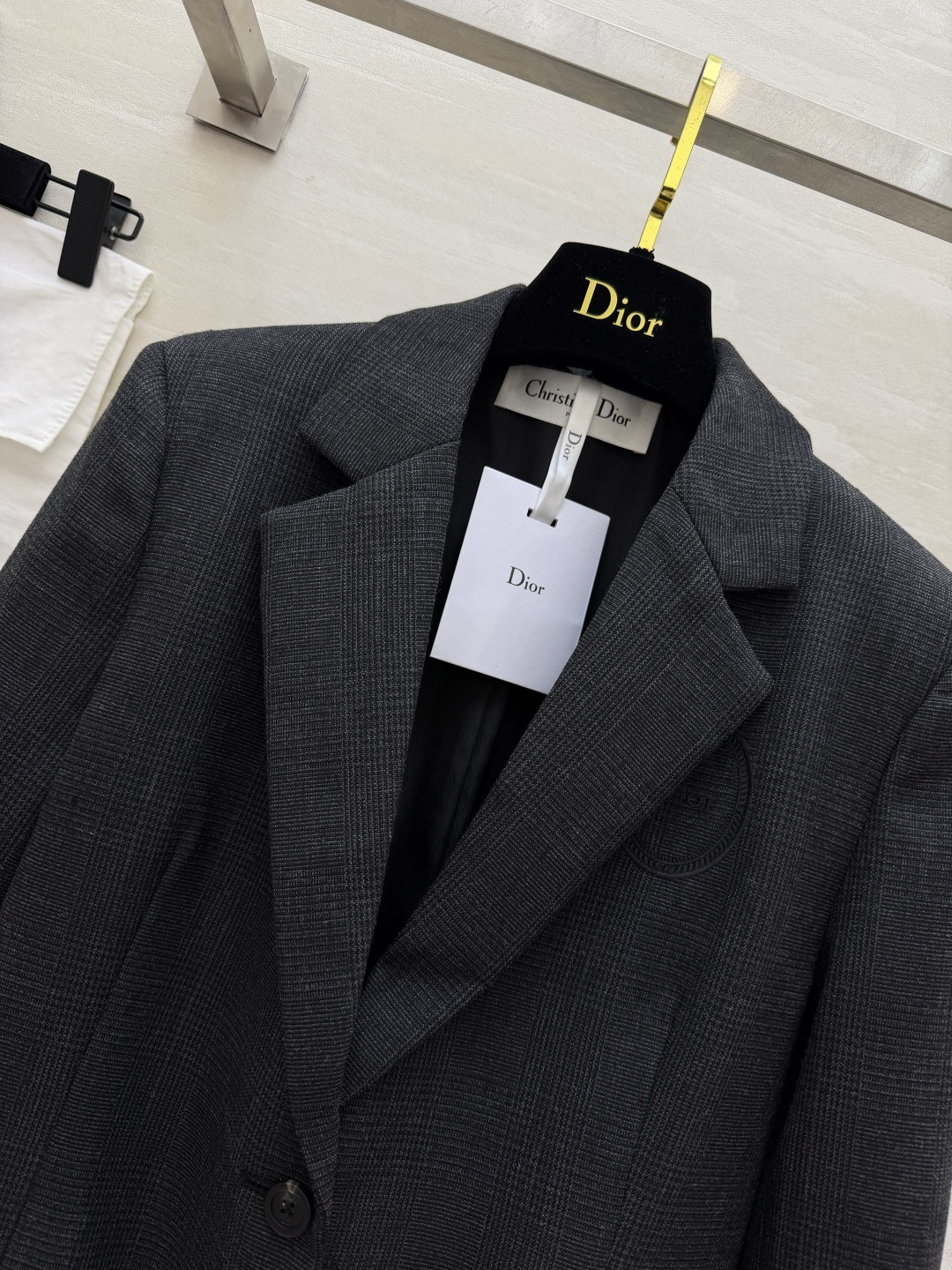 Dio♡²⁶深灰细格羊毛西装|细腻暗纹小格羊毛面料 哑光高级灰 标准平驳领剪裁 利落修饰肩线 溜肩、宽肩都能修饰 单排两 Dio♡²⁶深灰细格羊毛西装|细腻暗纹小格羊毛面料 哑光高级灰 标准平驳领剪裁 利落修饰肩线 溜肩、宽肩都能修饰 单排两