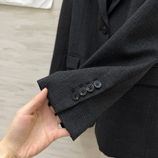 Dio♡²⁶深灰细格羊毛西装|细腻暗纹小格羊毛面料 哑光高级灰 标准平驳领剪裁 利落修饰肩线 溜肩、宽肩都能修饰 单排两 Dio♡²⁶深灰细格羊毛西装|细腻暗纹小格羊毛面料 哑光高级灰 标准平驳领剪裁 利落修饰肩线 溜肩、宽肩都能修饰 单排两