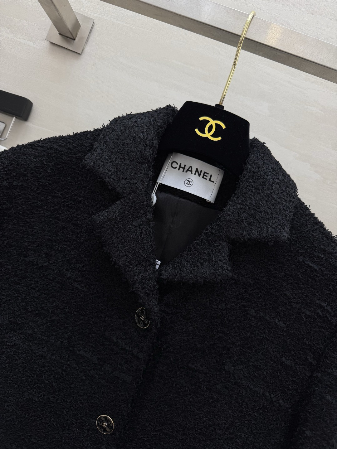 Chane♡²⁶黑色粗花呢西装外套✨肌理感粗花呢 质感满分 西装翻领设计 干练显贵 版型显高显瘦 万能百搭 衣橱必备经典