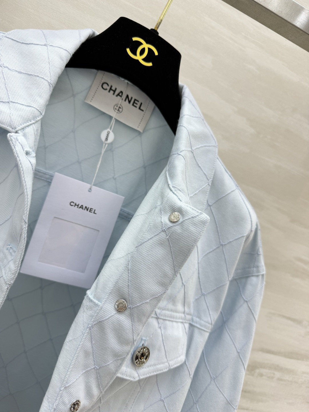 Chane♡²⁶菱格浅蓝牛仔外套✨奶蓝柔和色调 通体菱格走线 细节精致 宽松版型 显瘦显高 高品质定制 现货首发size