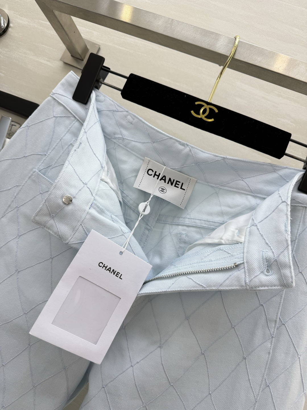 Chane♡²⁶菱格浅蓝微喇牛仔裤✨同系列菱格刺绣 成套穿搭超好看 高腰微喇版型 巨显腿长 柔和奶蓝 清爽配色 垂顺牛仔
