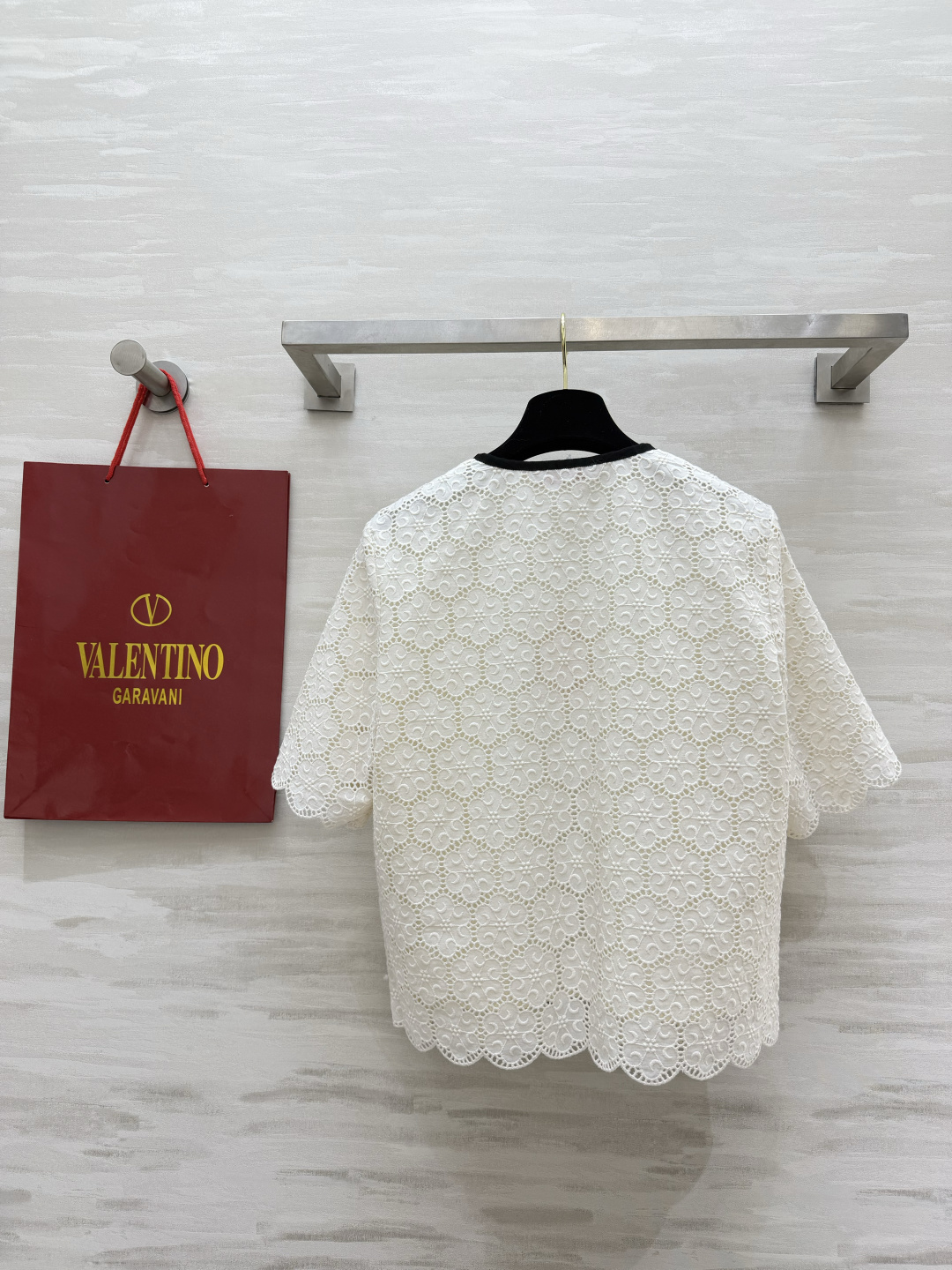 Valentin♡²⁶蕾丝短袖开衫✨重工镂空花卉蕾丝 黑缎撞色蝴蝶结口袋 精致显贵 波浪花边剪裁 温柔名媛风 短款百搭 