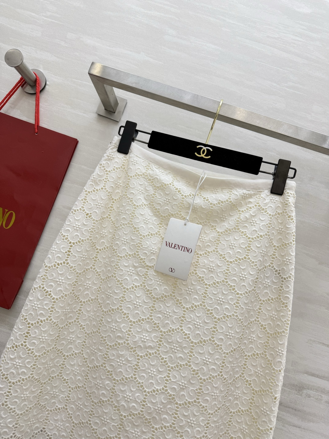 Valentin♡²⁶蕾丝A字半裙✨同系列配套蕾丝 成套穿搭绝美 重工镂空面料 内置衬裙不透 波浪花边下摆 温柔显瘦 高