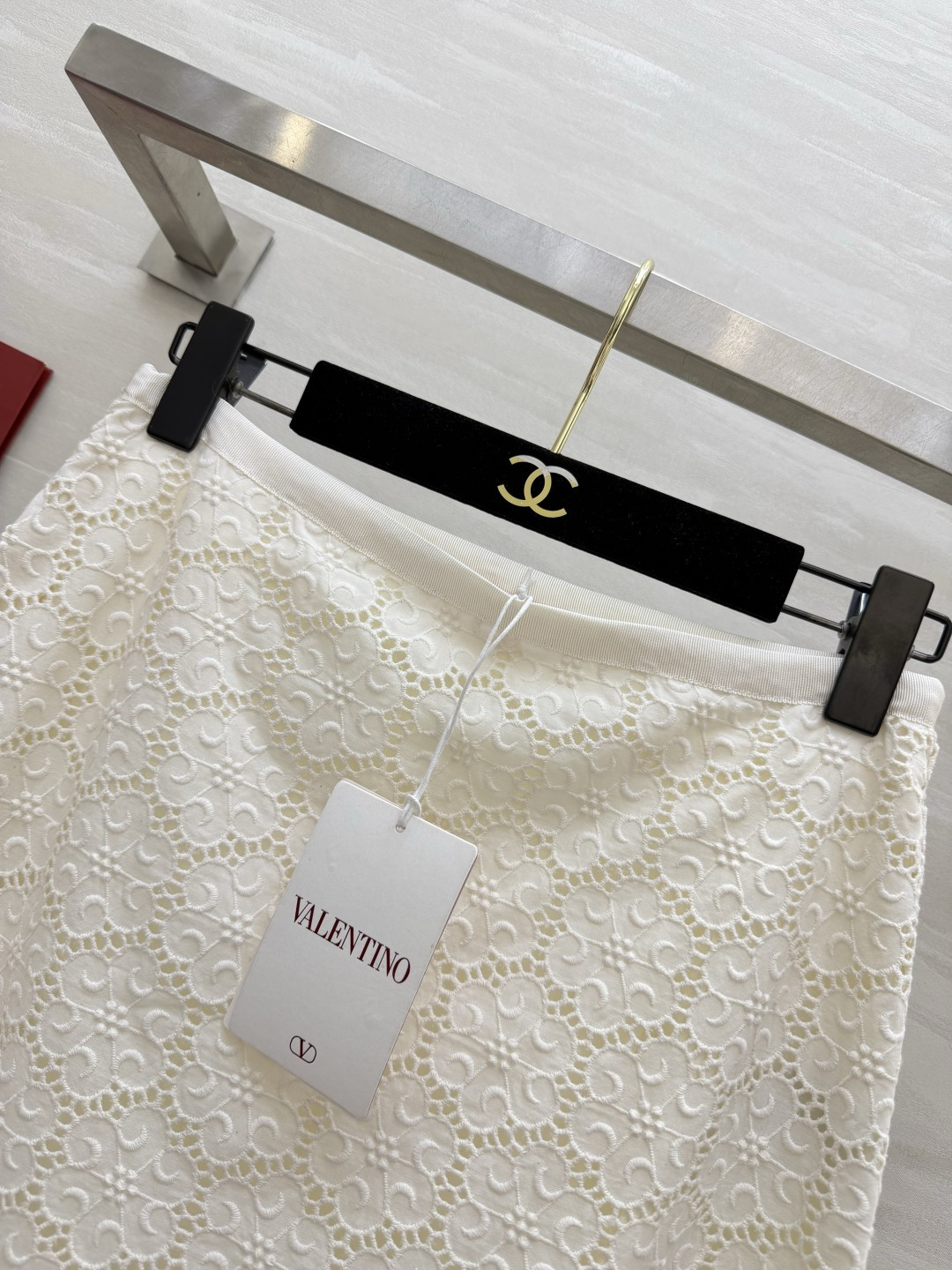 Valentin♡²⁶蕾丝A字半裙✨同系列配套蕾丝 成套穿搭绝美 重工镂空面料 内置衬裙不透 波浪花边下摆 温柔显瘦 高