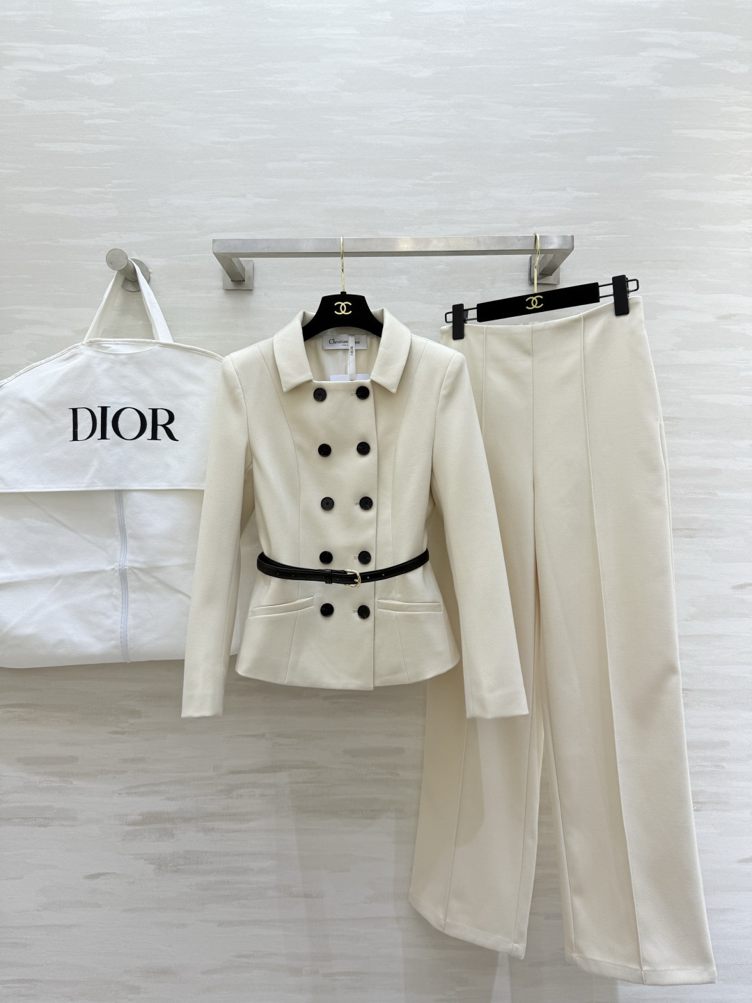 NO:942897,#DIO New Style Suit Separately High Quality Customized Ready Available First Size S/M/L/XL (S Size Shoulder Width 37, Bust 86, Clothes Length 57, Pants Waist 64, Pants Length 102) Top, Pants 240, Dior-clothing, dior, dior,19860909#DIO新款 套装 分开拿 高品质定制 现货首发sizeS/M/L/XL（s码肩宽37,胸围86,衣长57,裤子腰围64,裤长102）上衣,裤子240,迪奥-服装,dior,dior,,Women's clothing