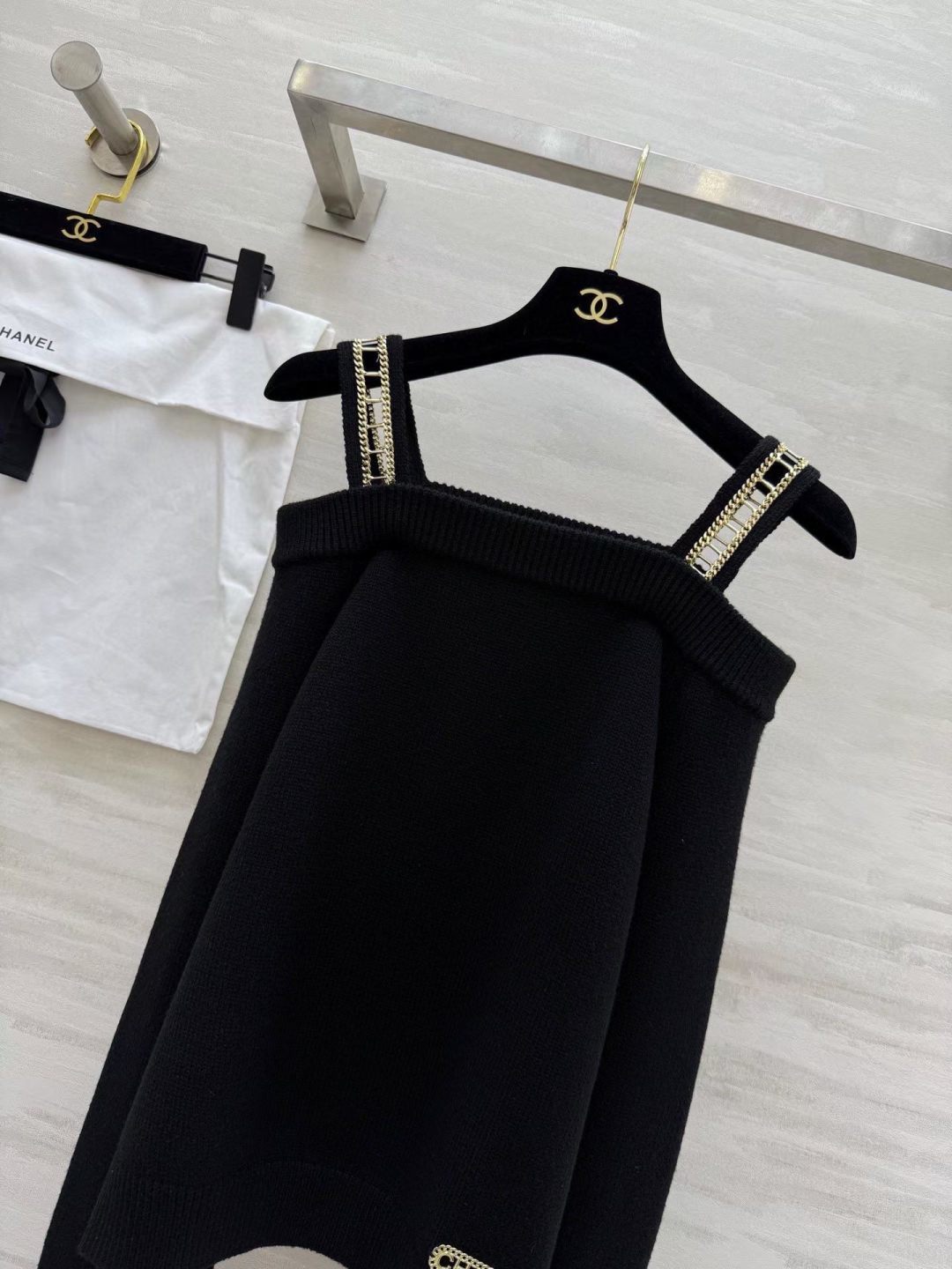 #Chane♡新款 中古系列 羊绒链条吊带毛衫 高品质定制 现货首发size：36/38/40（38码胸围：92，衣长➕