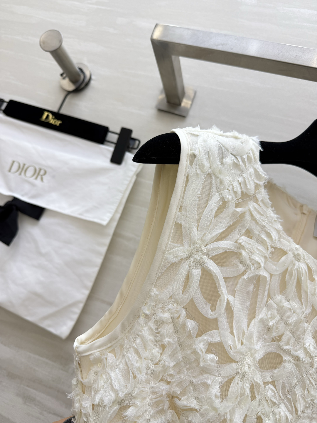 DIO♡²⁶重工立体花朵蕾丝无袖长裙✨上半身全幅手工立体花卉蕾丝 肌理精致立体 垂感奶杏网纱大摆轻盈飘逸 走路自带柔光滤 DIO♡²⁶重工立体花朵蕾丝无袖长裙✨上半身全幅手工立体花卉蕾丝 肌理精致立体 垂感奶杏网纱大摆轻盈飘逸 走路自带柔光滤
