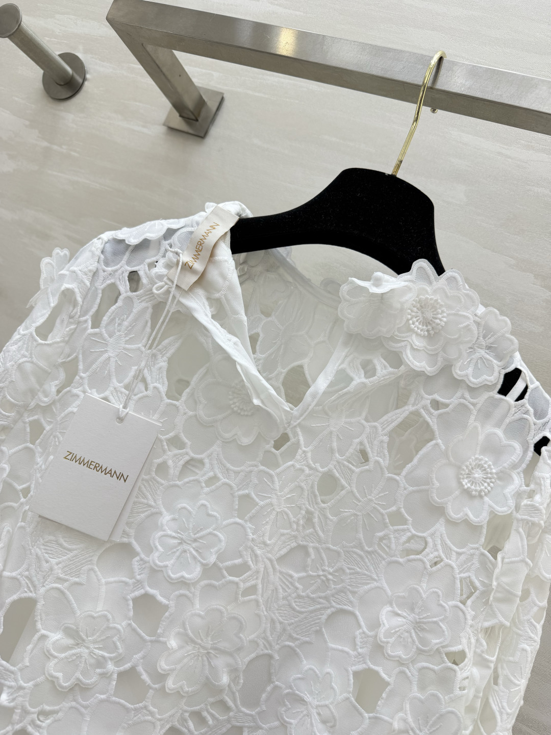 zimmerman♡²⁶度假系列⛱️立体水溶蕾丝花朵上衣 谁懂这种自带柔光滤镜的仙气温柔感✨重工立体花朵水溶蕾丝 每一 zimmerman♡²⁶度假系列⛱️立体水溶蕾丝花朵上衣 谁懂这种自带柔光滤镜的仙气温柔感✨重工立体花朵水溶蕾丝 每一