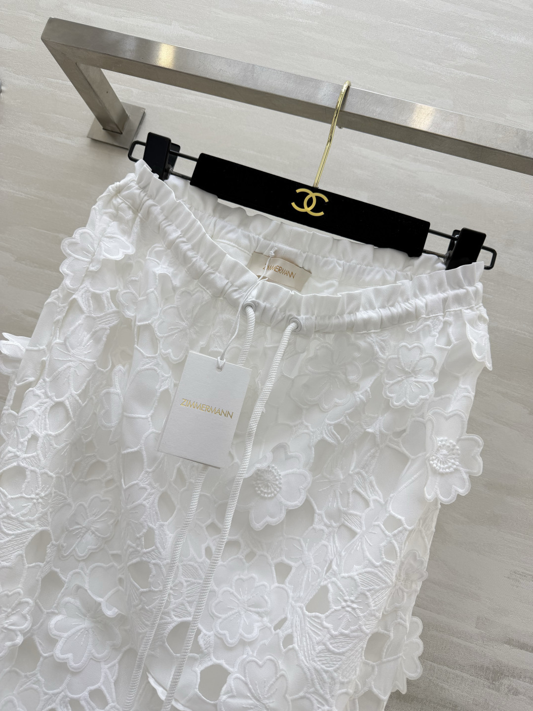 zimmerman♡²⁶度假系列⛱️重工立体花朵蕾丝半裙 自带柔光滤镜的仙气半裙✨全件立体花朵水溶蕾丝 每一朵花都像在发 zimmerman♡²⁶度假系列⛱️重工立体花朵蕾丝半裙 自带柔光滤镜的仙气半裙✨全件立体花朵水溶蕾丝 每一朵花都像在发