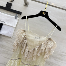 Chane♡²⁶奶杏蕾丝吊带🤍重工睫毛蕾丝 多层荷叶飞边 侧边定制金属纽扣 腰线镶彩钻碎钻 醋酸缎面暗纹底布自带柔光 下 Chane♡²⁶奶杏蕾丝吊带🤍重工睫毛蕾丝 多层荷叶飞边 侧边定制金属纽扣 腰线镶彩钻碎钻 醋酸缎面暗纹底布自带柔光 下
