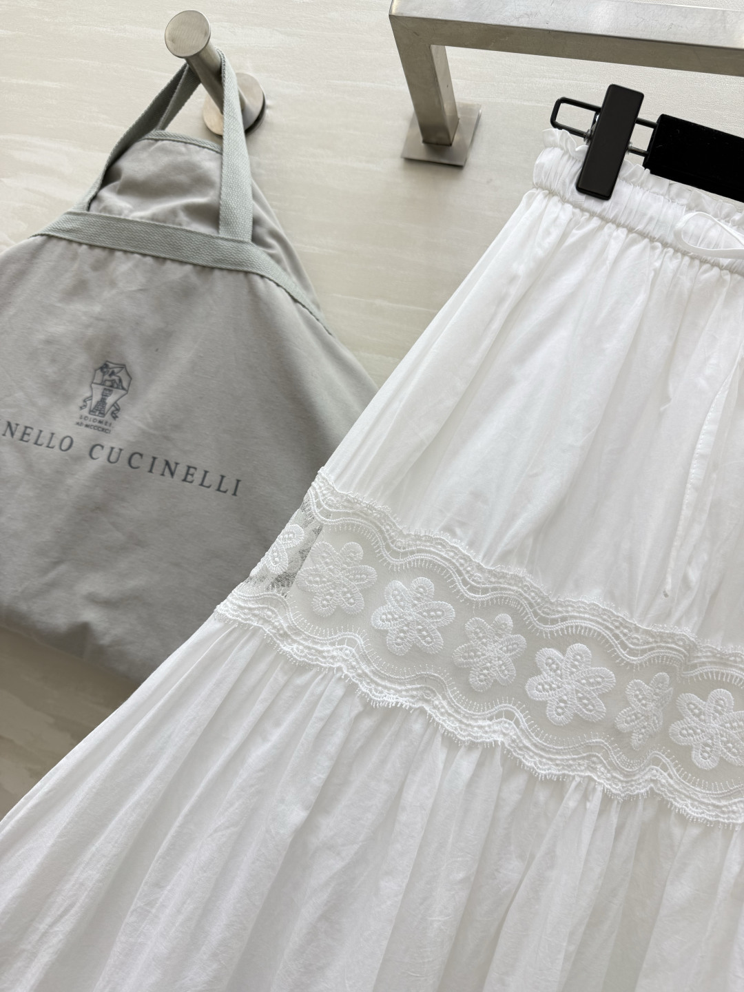Brunello Cucinell♡²⁶重工刺绣白半裙|把浪漫穿在身上🌿精选柔软棉料 腰头抽绳松紧设计 不挑腰围 中段镂 Brunello Cucinell♡²⁶重工刺绣白半裙|把浪漫穿在身上🌿精选柔软棉料 腰头抽绳松紧设计 不挑腰围 中段镂