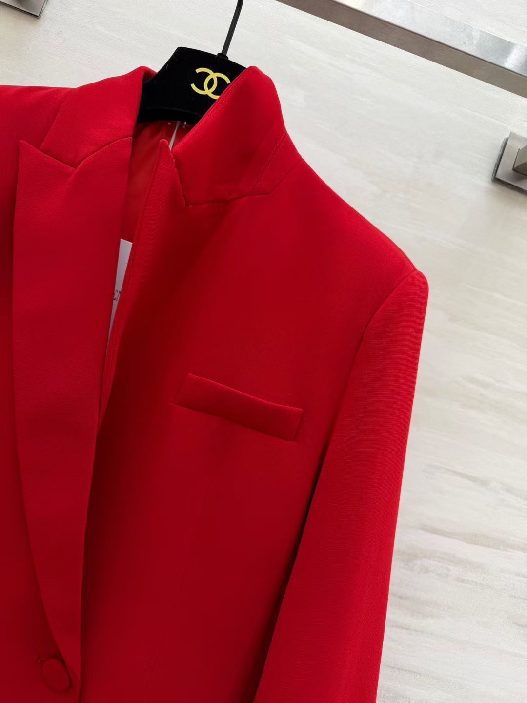 #Valentin♡新款 纯手工立体花朵 羊毛西装外套 重工手工立体玫瑰花袖 设计又甜又酷 重工艺定制黑低调奢华 立体花 #Valentin♡新款 纯手工立体花朵 羊毛西装外套 重工手工立体玫瑰花袖 设计又甜又酷 重工艺定制黑低调奢华 立体花
