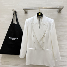 #ysl²⁶醋酸缎面双排扣西装 醋酸缎光泽感面料自带高级滤镜 垂顺又挺括 经典双排扣+平驳领设计 利落又显气场 白色干净 #ysl²⁶醋酸缎面双排扣西装 醋酸缎光泽感面料自带高级滤镜 垂顺又挺括 经典双排扣+平驳领设计 利落又显气场 白色干净
