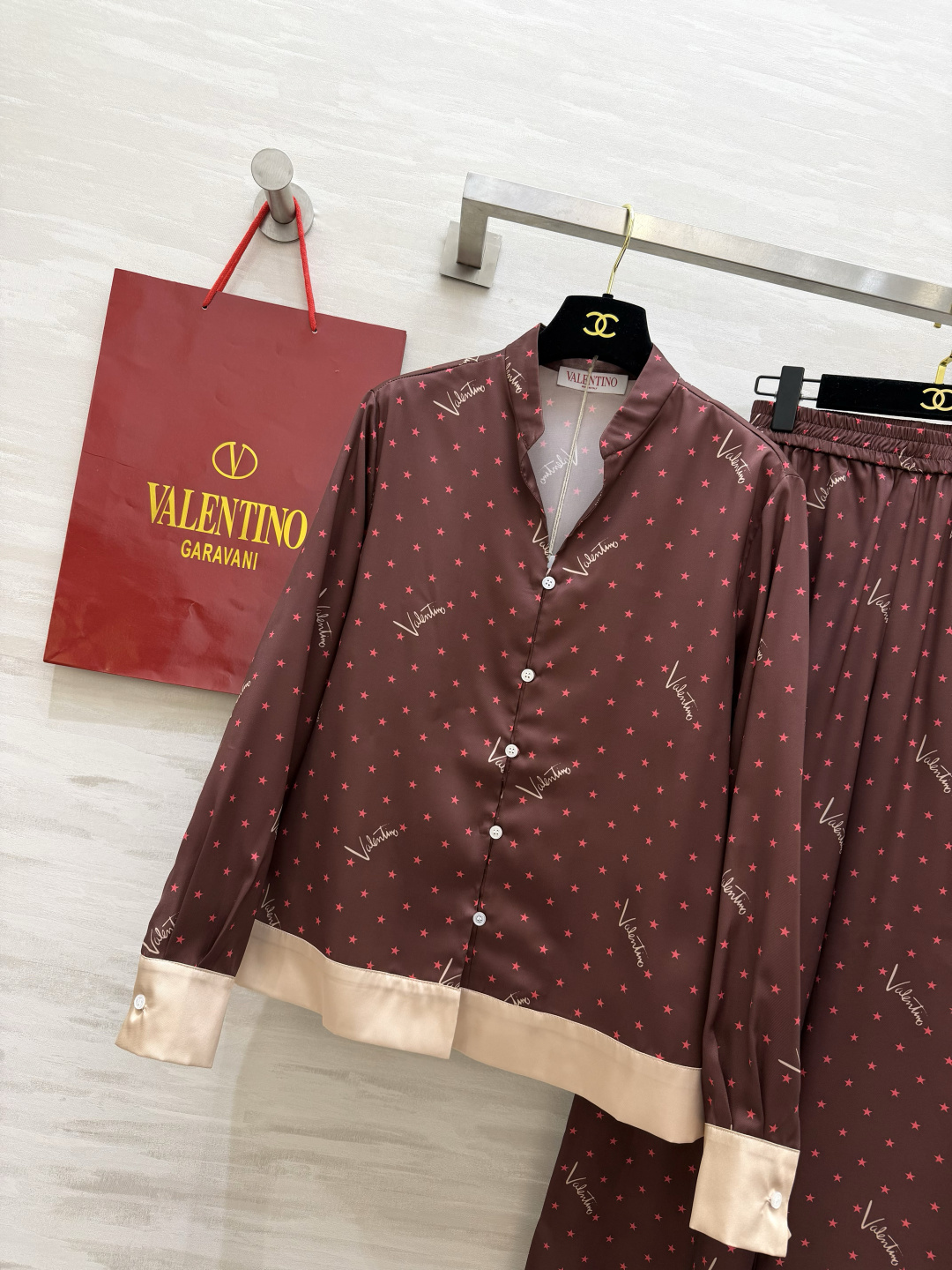 Valentin♡²⁶星星缎面套装|复古焦糖美到心巴 高定醋酸缎面自带柔光质感 丝滑垂顺 上身显贵显气质 复古深棕底色铺 Valentin♡²⁶星星缎面套装|复古焦糖美到心巴 高定醋酸缎面自带柔光质感 丝滑垂顺 上身显贵显气质 复古深棕底色铺