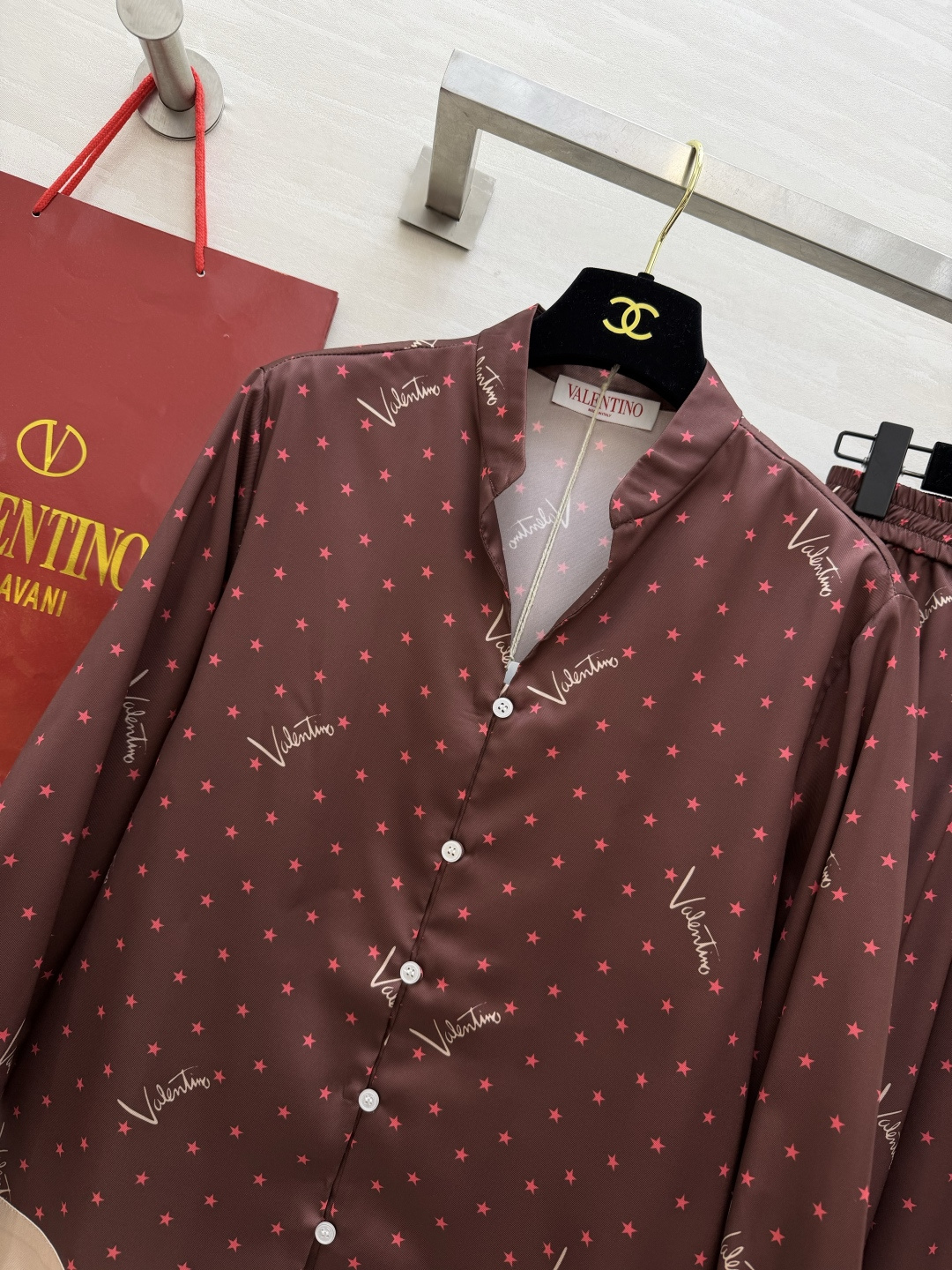 Valentin♡²⁶星星缎面套装|复古焦糖美到心巴 高定醋酸缎面自带柔光质感 丝滑垂顺 上身显贵显气质 复古深棕底色铺 Valentin♡²⁶星星缎面套装|复古焦糖美到心巴 高定醋酸缎面自带柔光质感 丝滑垂顺 上身显贵显气质 复古深棕底色铺