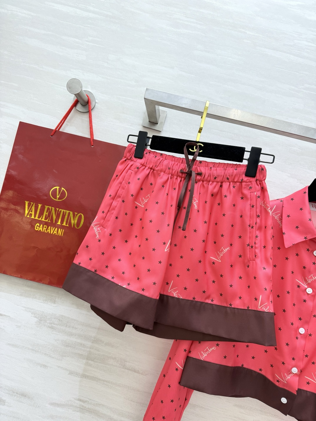Valentin♡²⁶蜜桃星星缎面短款套装｜甜妹天花板高支缎面料 自带细腻柔光 丝滑亲肤！元气蜜桃粉满印黑星 手写品牌l
