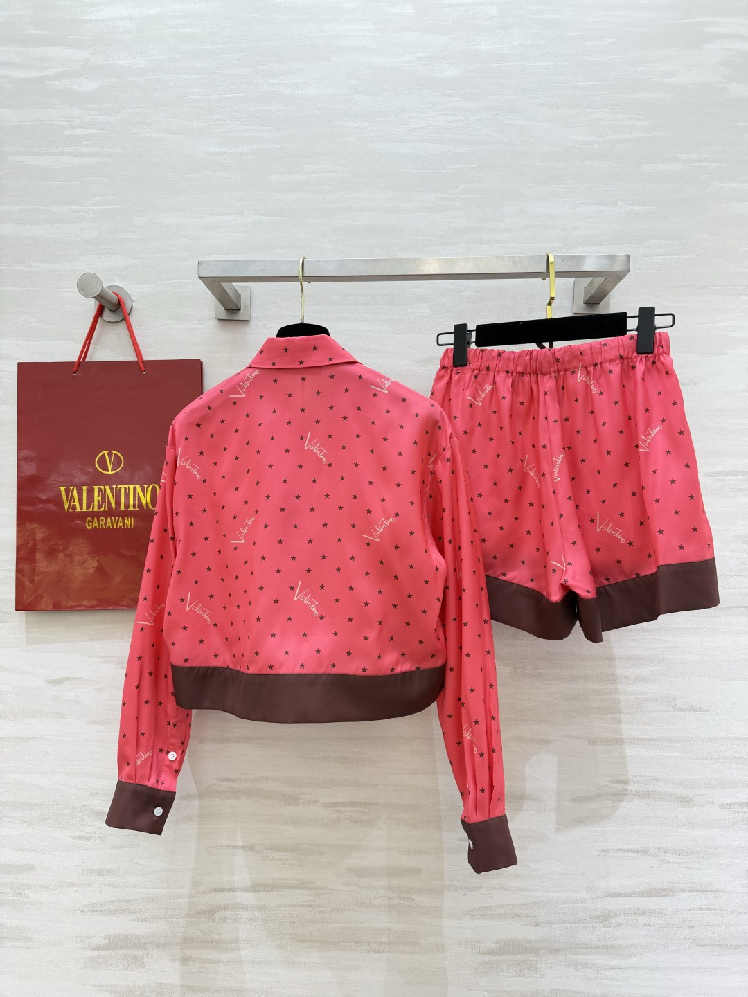 Valentin♡²⁶蜜桃星星缎面短款套装｜甜妹天花板高支缎面料 自带细腻柔光 丝滑亲肤！元气蜜桃粉满印黑星 手写品牌l