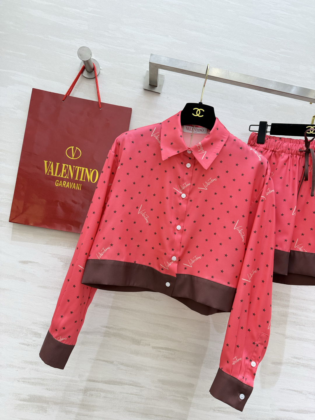 Valentin♡²⁶蜜桃星星缎面短款套装｜甜妹天花板高支缎面料 自带细腻柔光 丝滑亲肤！元气蜜桃粉满印黑星 手写品牌l