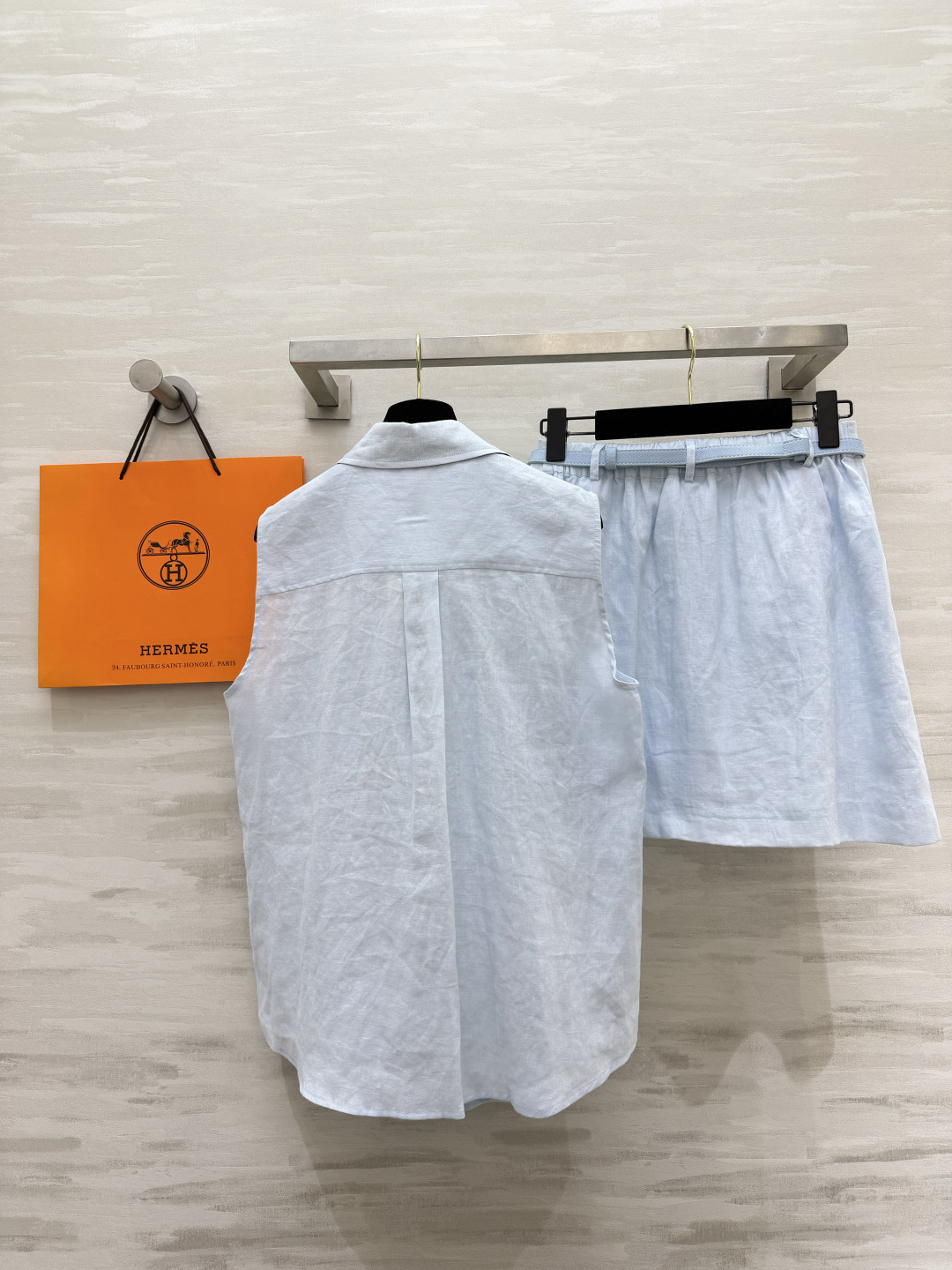 Herme♡²⁶亚麻无袖套装｜松弛感天花板 甄选天然水洗亚麻面料 自带肌理褶皱 经典翻领无袖衬衫 双工装口袋设计 简约利