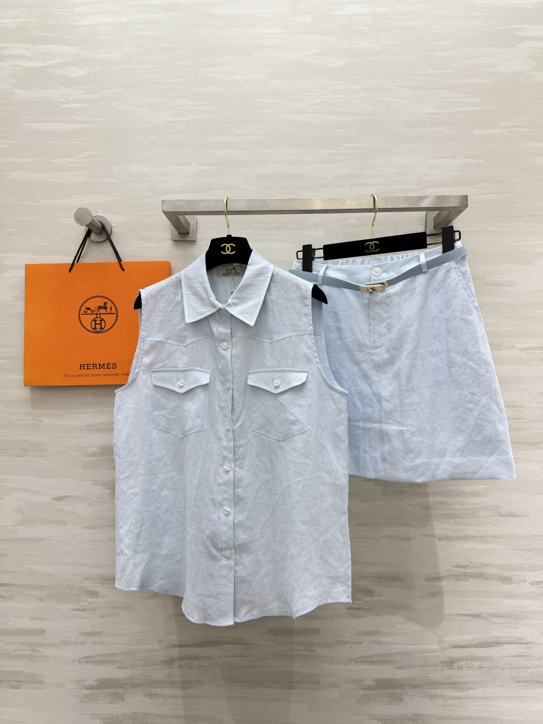 Herme♡²⁶亚麻无袖套装｜松弛感天花板 甄选天然水洗亚麻面料 自带肌理褶皱 经典翻领无袖衬衫 双工装口袋设计 简约利