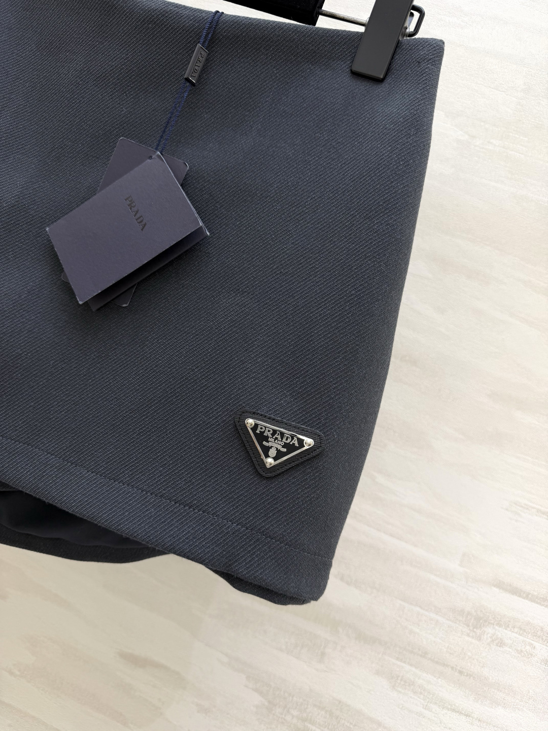 #Prad♡新款裤裙 俏皮时髦 内里防走光安全裤设计 立体剪裁版型 高品质定制 现货首发size：S/M/L/XL（M码