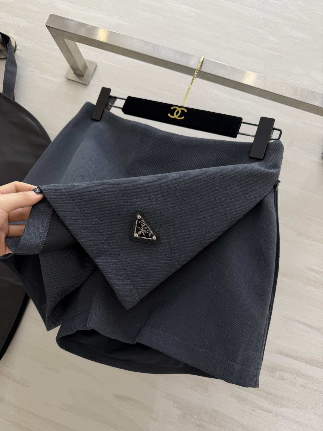 #Prad♡新款裤裙 俏皮时髦 内里防走光安全裤设计 立体剪裁版型 高品质定制 现货首发size：S/M/L/XL（M码