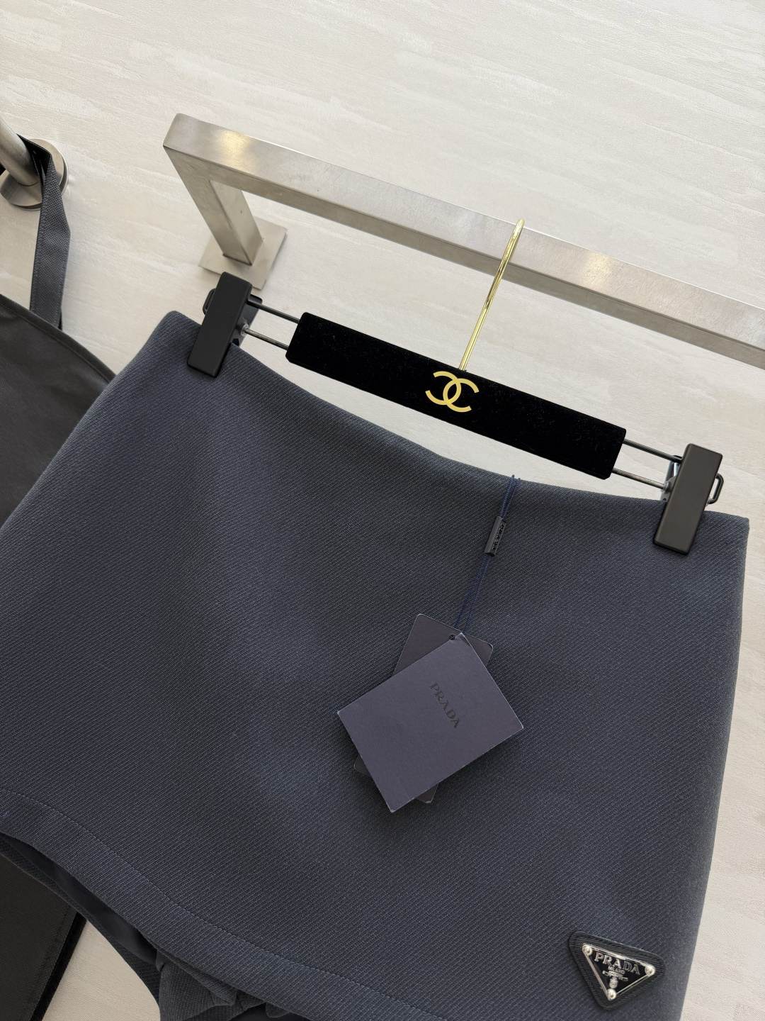#Prad♡新款裤裙 俏皮时髦 内里防走光安全裤设计 立体剪裁版型 高品质定制 现货首发size：S/M/L/XL（M码
