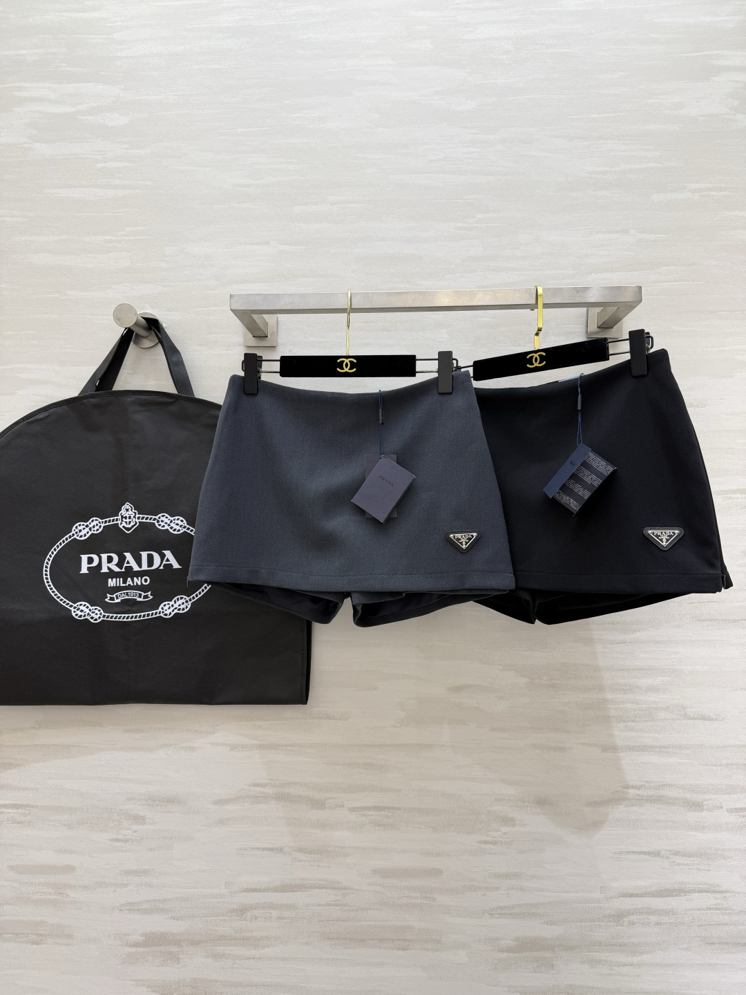 #Prad♡新款裤裙 俏皮时髦 内里防走光安全裤设计 立体剪裁版型 高品质定制 现货首发size：S/M/L/XL（M码