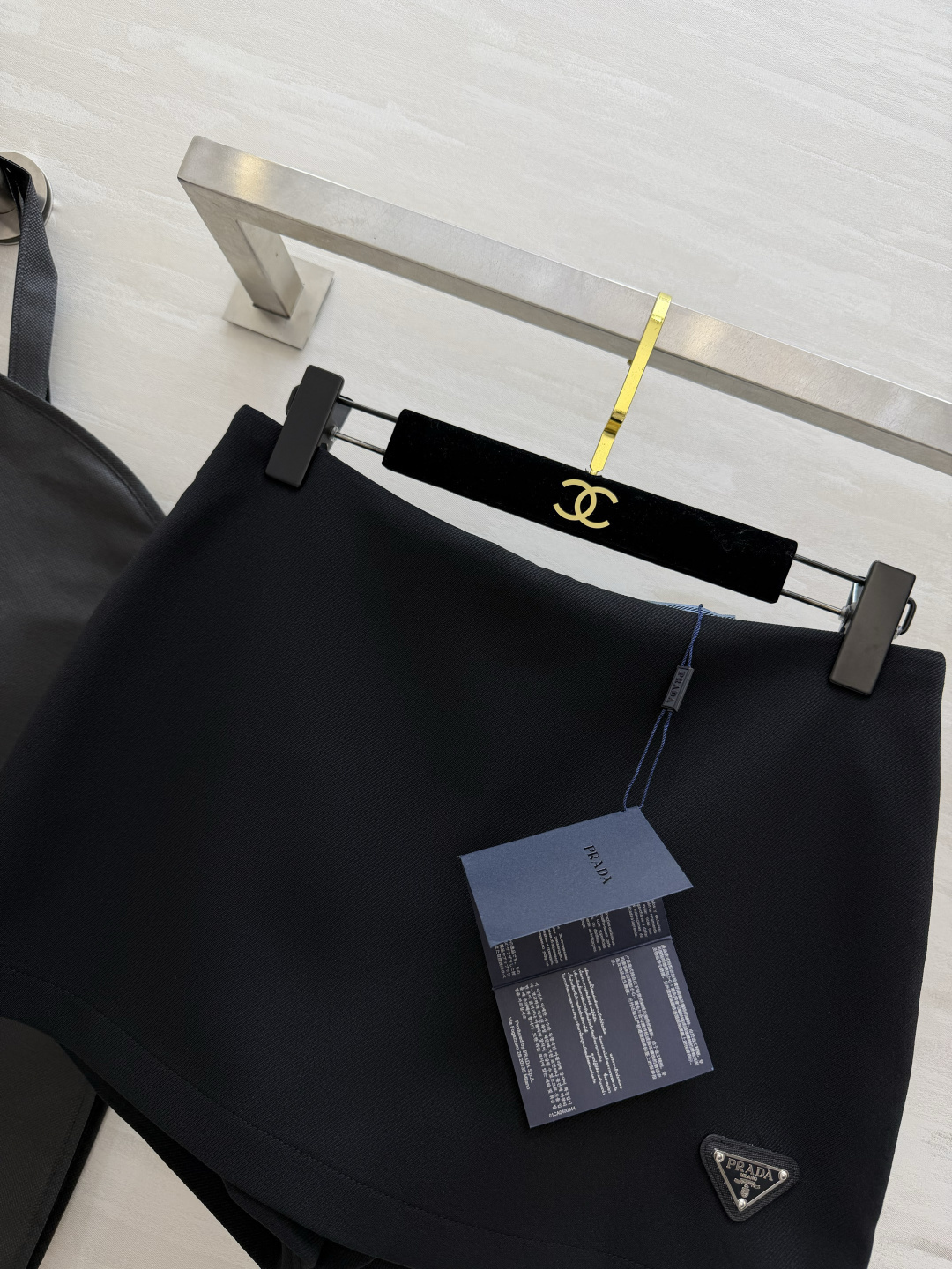 #Prad♡新款裤裙 俏皮时髦 内里防走光安全裤设计 立体剪裁版型 高品质定制 现货首发size：S/M/L/XL（M码