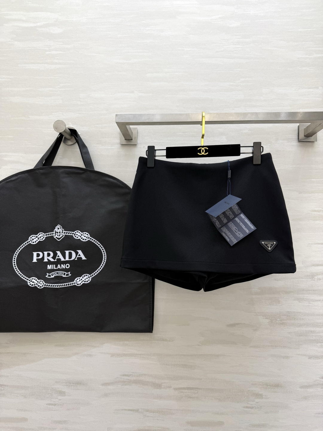 #Prad♡新款裤裙 俏皮时髦 内里防走光安全裤设计 立体剪裁版型 高品质定制 现货首发size：S/M/L/XL（M码