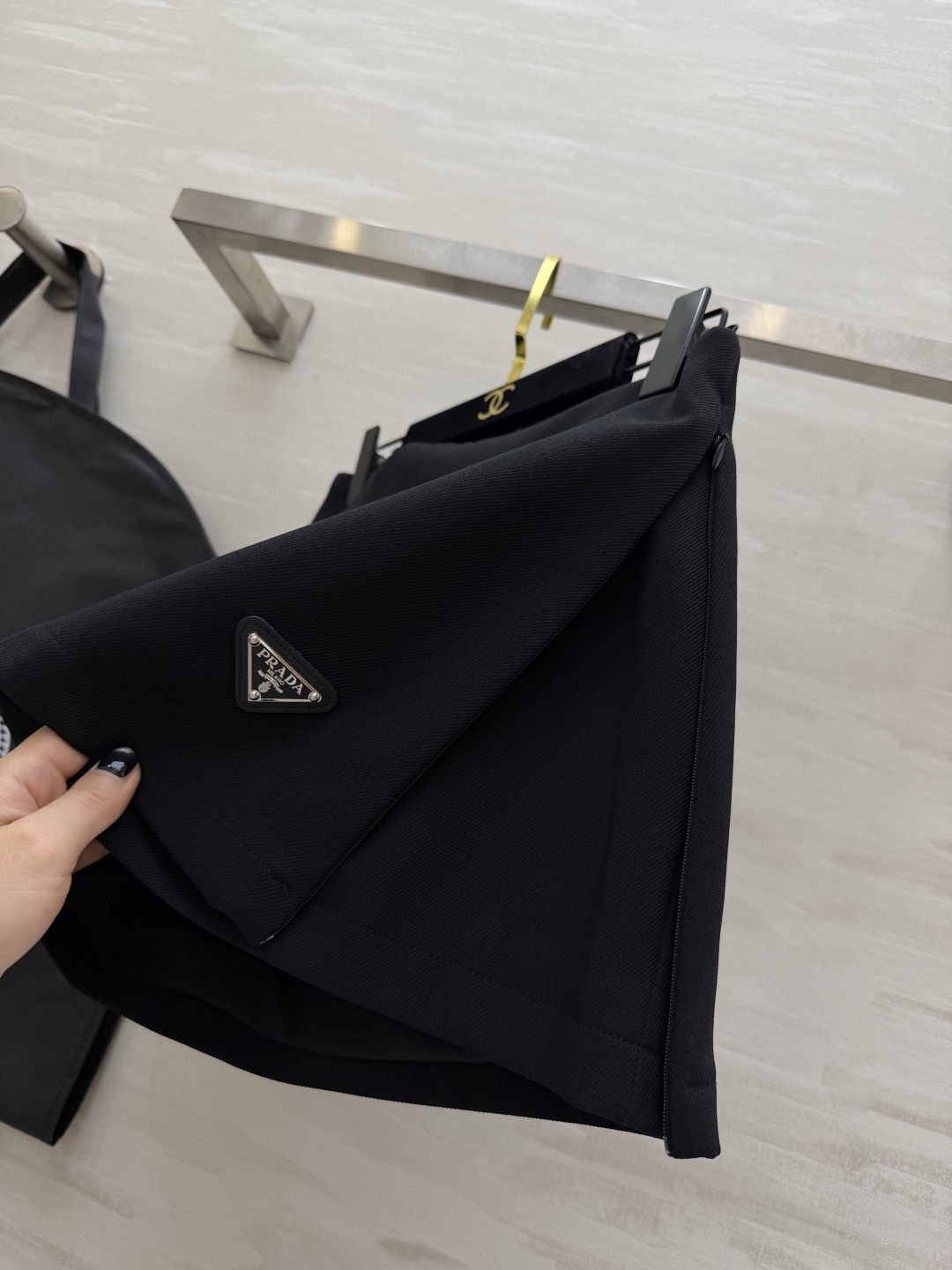 #Prad♡新款裤裙 俏皮时髦 内里防走光安全裤设计 立体剪裁版型 高品质定制 现货首发size：S/M/L/XL（M码