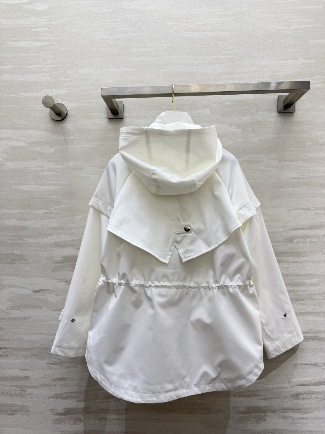 Prad♡²⁶秋冬新品 三角标装饰 连帽外套 三角标装饰 腰部抽绳收腰 版型经典时髦帅气 原版徽标字母logo三角标装饰