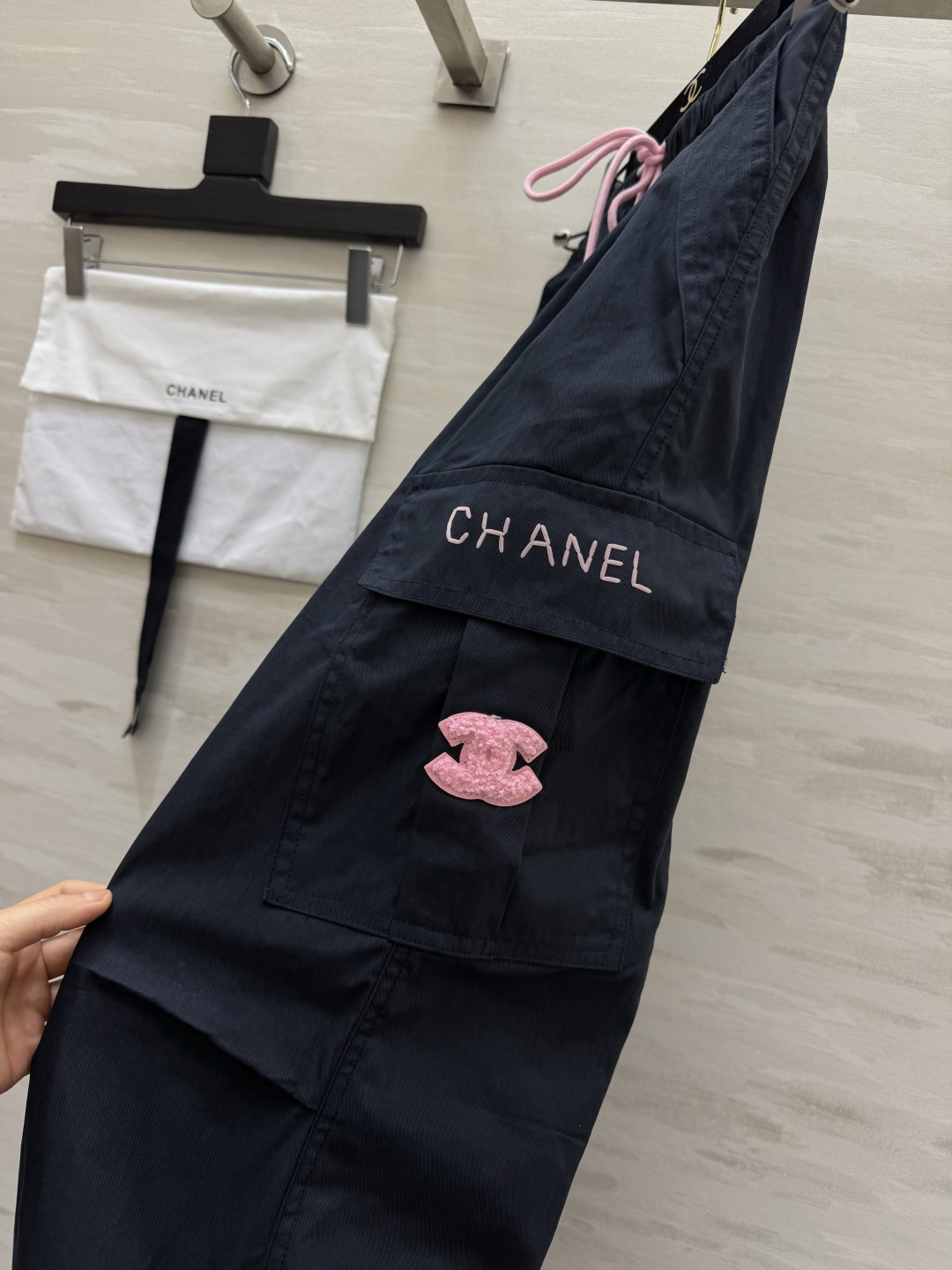 Chane♡²⁶|松弛感工装阔腿裤💛🖤一眼沦陷的休闲奢感 卡其/藏蓝双色可选!松紧腰 撞色抽绳 对各种腰围都很友好 大立 Chane♡²⁶|松弛感工装阔腿裤💛🖤一眼沦陷的休闲奢感 卡其/藏蓝双色可选!松紧腰 撞色抽绳 对各种腰围都很友好 大立