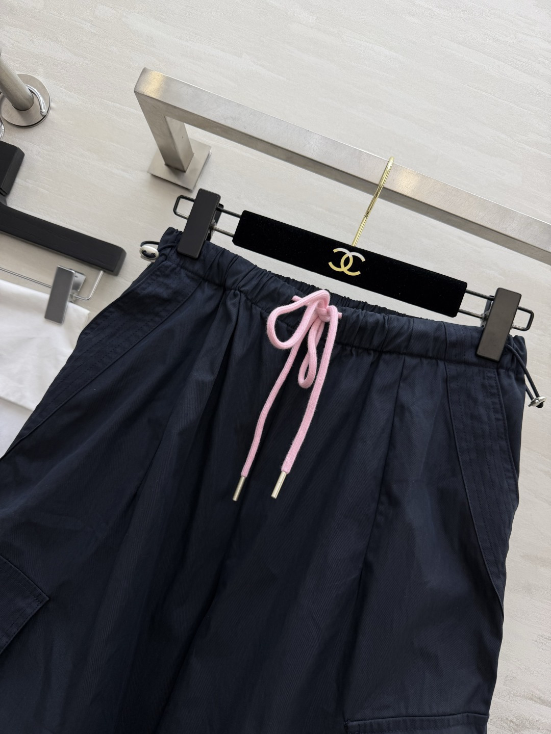 Chane♡²⁶|松弛感工装阔腿裤💛🖤一眼沦陷的休闲奢感 卡其/藏蓝双色可选!松紧腰 撞色抽绳 对各种腰围都很友好 大立 Chane♡²⁶|松弛感工装阔腿裤💛🖤一眼沦陷的休闲奢感 卡其/藏蓝双色可选!松紧腰 撞色抽绳 对各种腰围都很友好 大立