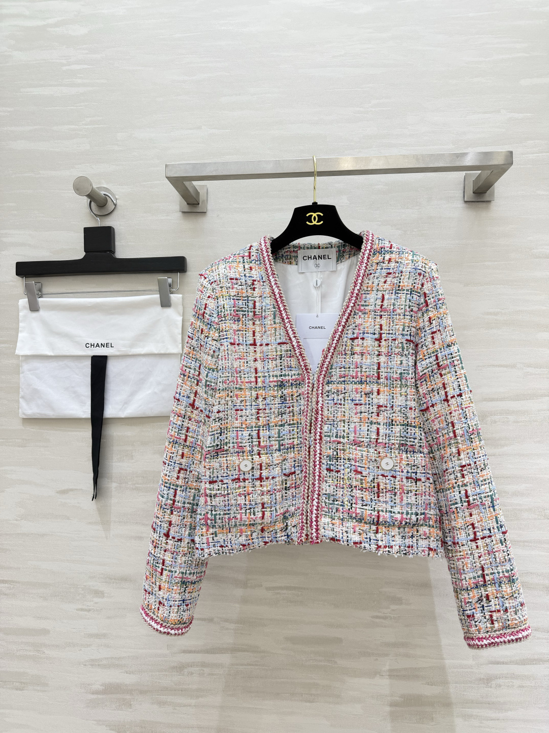 NO:946747,ChaneP V-neck tweed jacket, custom jacquard lining, high-quality customization, available in stock first size S/M/L (S size shoulder width 38, bust 98, length 50), Chanel-clothing, chanel, chanel, jackets & coats,19860909ChaneP V领斜纹软呢外套 定制提花内里 高品质定制 现货首发sizeS/M/L（s码肩宽38,胸围98,衣长50）,香奈儿-服装,chanel,chanel,jackets & coats,,Women's clothing