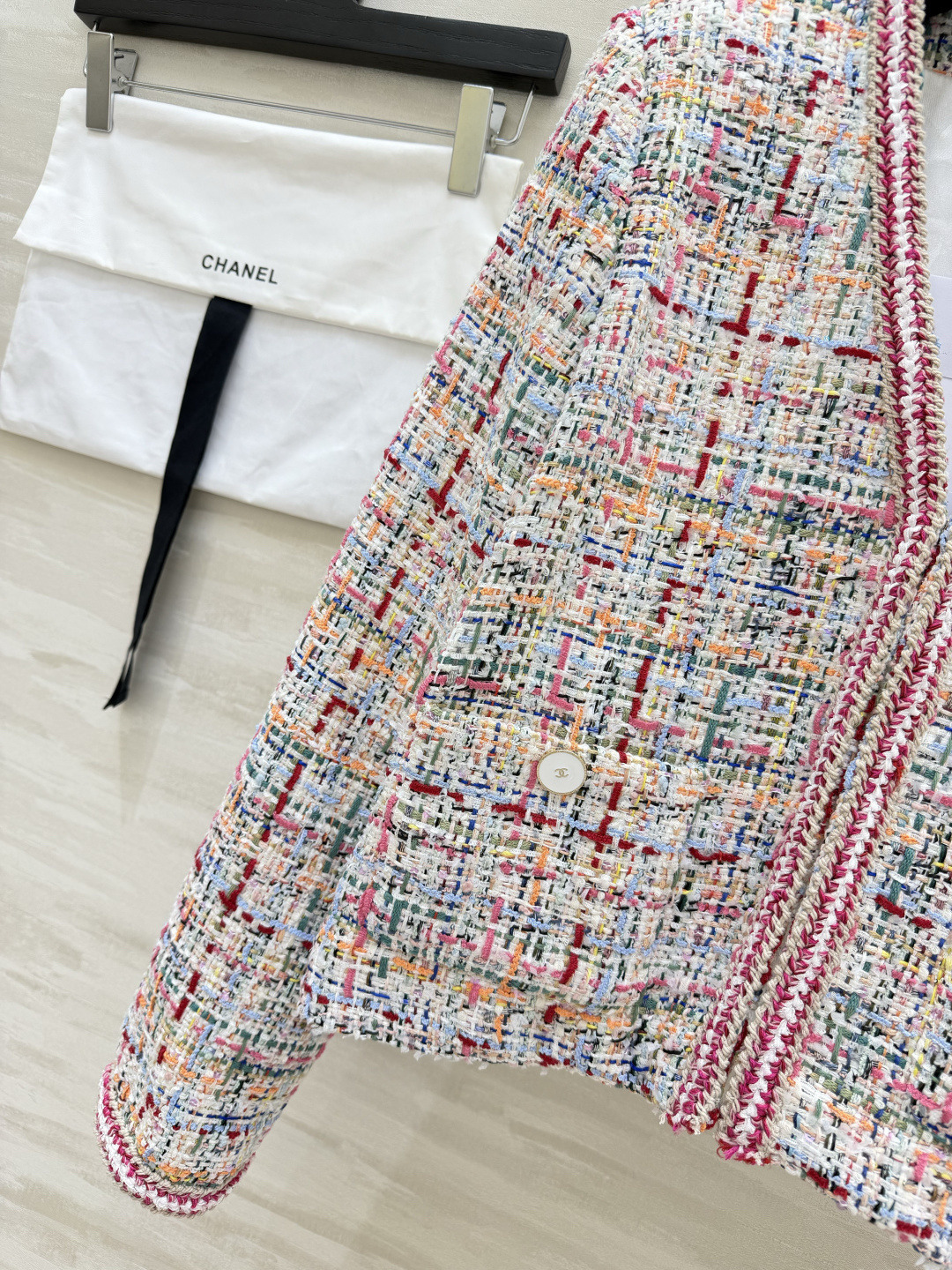 Chane♡²⁶P V领斜纹软呢外套 定制提花内里 高品质定制 现货首发size：S/M/L（s码肩宽：38，胸围：98