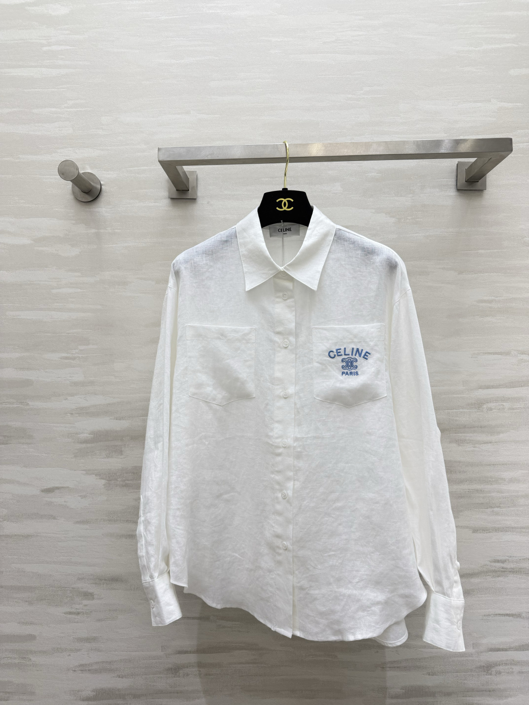 NO:946877,CELIN linen embroidered shirt, natural linen｜breathable and not stuffy, loose and lazy fit｜friendly to all body shapes, exquisite embroidery on the pockets, simple and advanced, three-color white/mint green/sapphire blue!  Suitable for commuting and traveling. High-quality customization with your eyes closed. Available in stock first size S/M/L (M size shoulder width 49, bust 112, length 67), Celine-clothing, celine, celine, shirts,19860909CELIN亚麻刺绣衬衫 天然亚麻｜透气不闷汗 宽松慵懒版型｜对各种身形友好 口袋精致刺绣 简约高级 三色白/薄荷绿/宝蓝！通勤、出游都适配 闭眼入款高品质定制 现货首发sizeS/M/L（M码肩宽49,胸围112,衣长67）,赛琳-服装,celine,celine,shirts,,Women's clothing